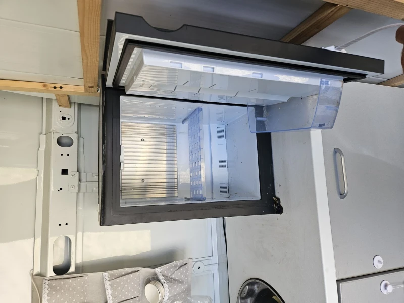 Кемпер Renault Burstner, снимка 11 - Каравани и кемпери - 52414294