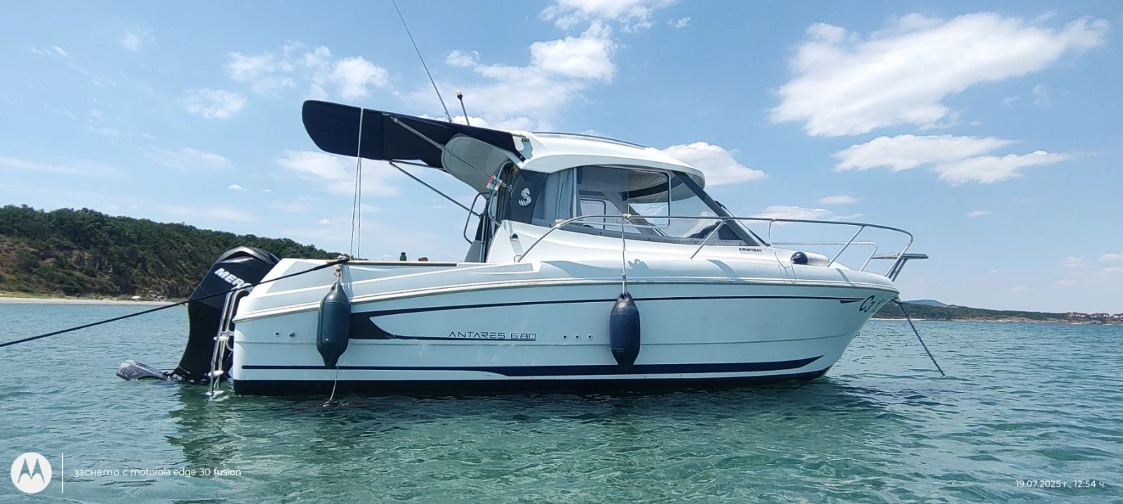 Моторна яхта Beneteau Antares