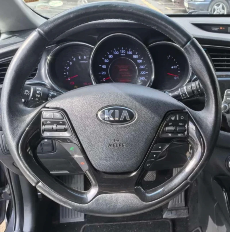 Kia Ceed 1.6/2016/EVRO6, снимка 12 - Автомобили и джипове - 49516138