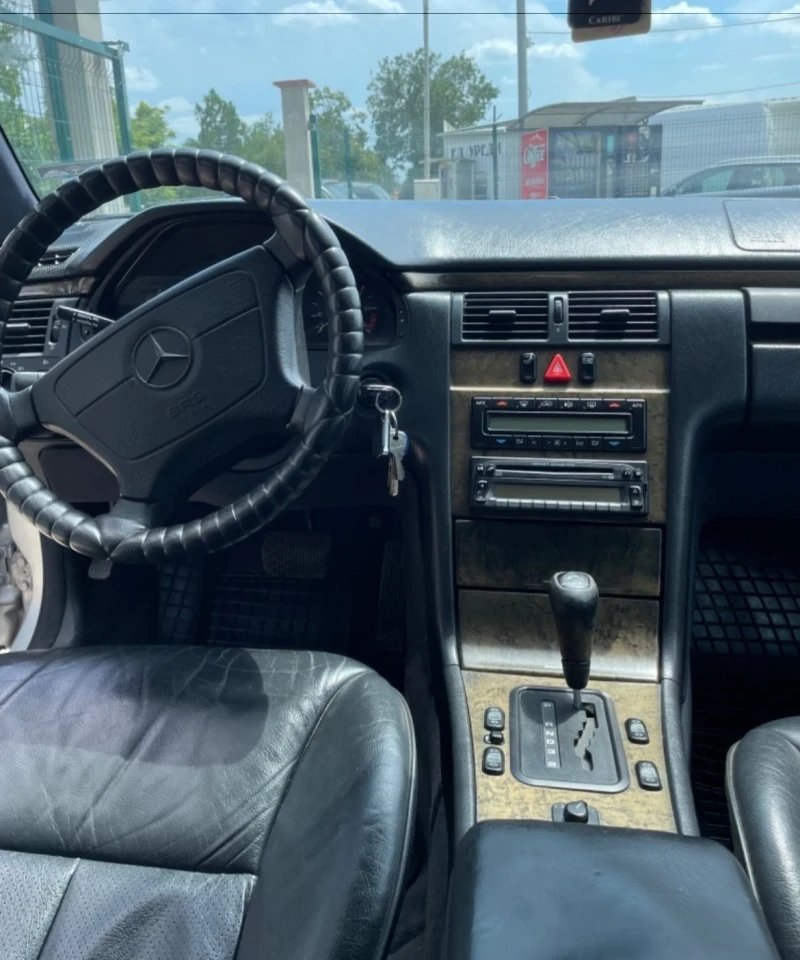 Mercedes-Benz E 300, снимка 13 - Автомобили и джипове - 52621048