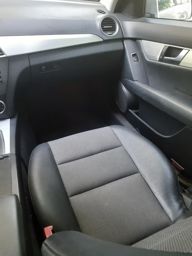 Mercedes-Benz C 220 2011г FACELIFT, снимка 8 - Автомобили и джипове - 52250535