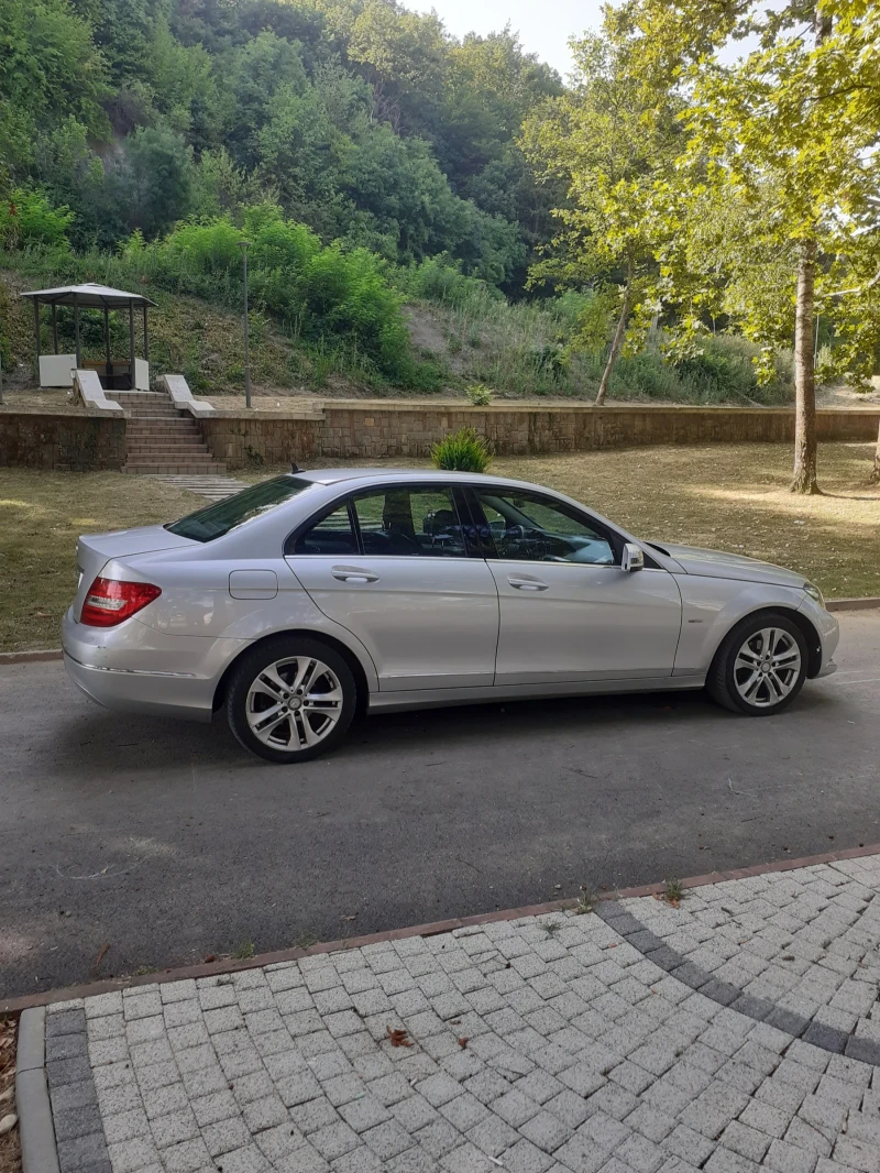Mercedes-Benz C 220 2011г FACELIFT, снимка 3 - Автомобили и джипове - 52250535