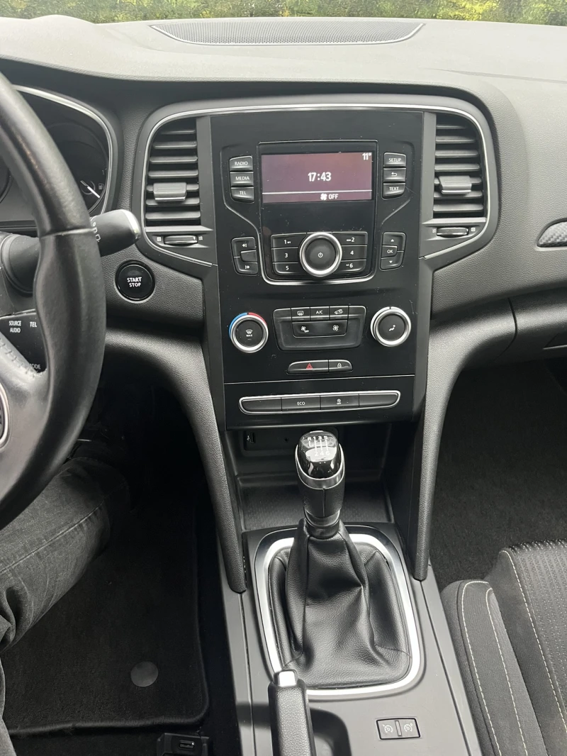 Renault Megane, снимка 6 - Автомобили и джипове - 52322137