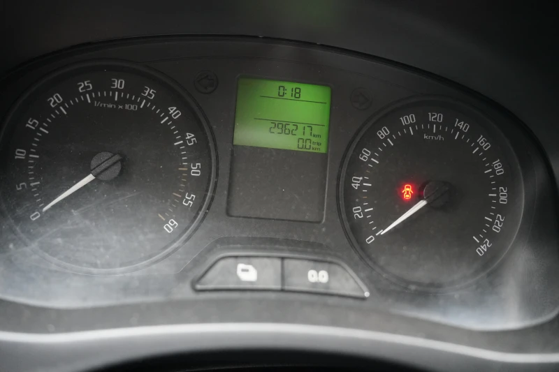 Skoda Fabia Fabia 1.6 TDI КАТАСТРОФИРАЛ, снимка 13 - Автомобили и джипове - 52559687