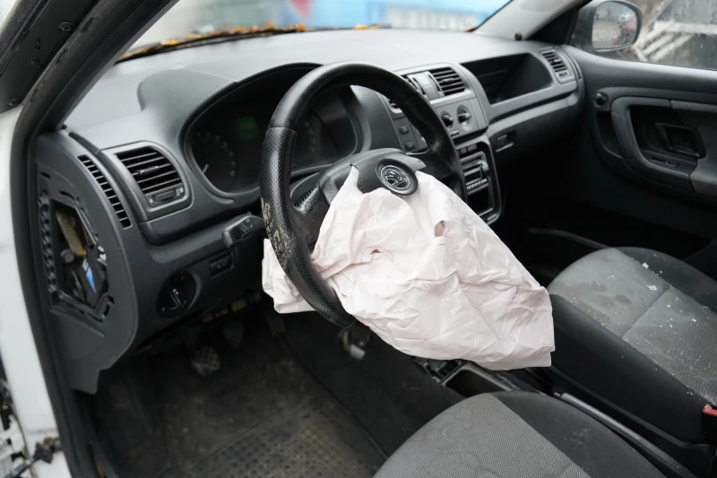 Skoda Fabia Fabia 1.6 TDI КАТАСТРОФИРАЛ, снимка 6 - Автомобили и джипове - 52559687