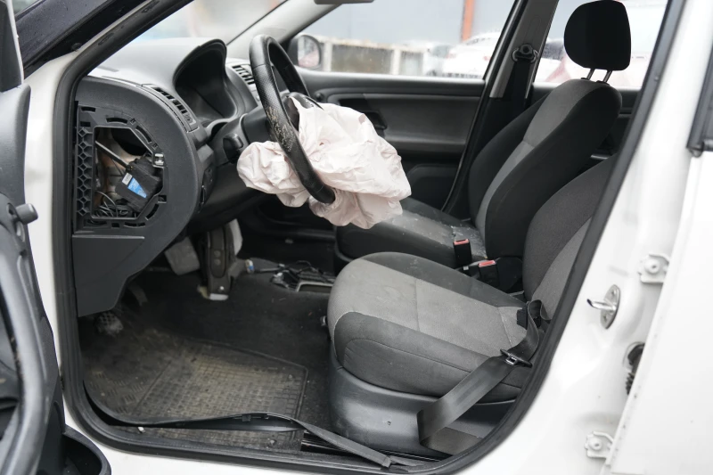 Skoda Fabia Fabia 1.6 TDI КАТАСТРОФИРАЛ, снимка 5 - Автомобили и джипове - 52559687