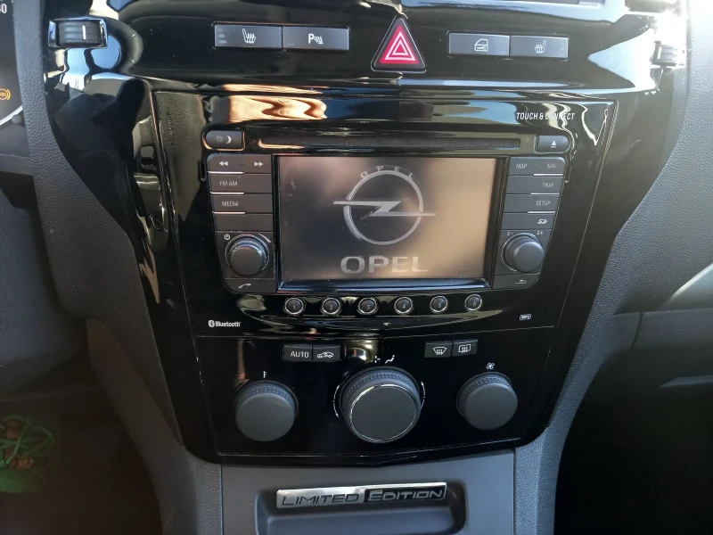 Opel Zafira КАТО НОВА, FACELIFT, ВСИЧКИ ЕКСТРИ, 1.8i 140 К.С, , снимка 13 - Автомобили и джипове - 53113159