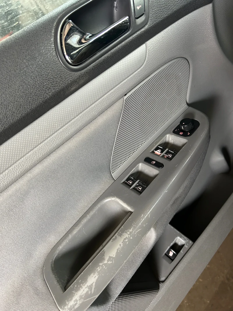 VW Golf, снимка 7 - Автомобили и джипове - 53262249