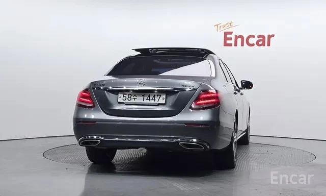 Mercedes-Benz E 300 E300 4MATIC Avantgarde | HUD | 360  камера | , снимка 4 - Автомобили и джипове - 55739567