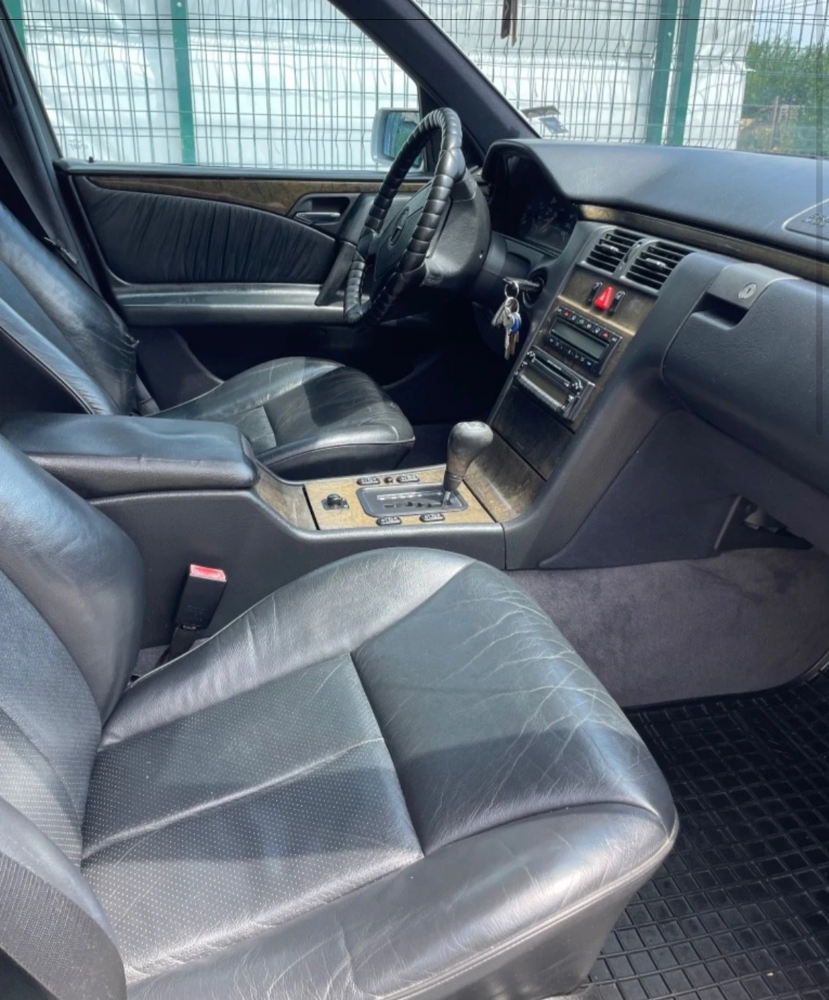 Mercedes-Benz E 300 | Mobile.bg — изображение 9