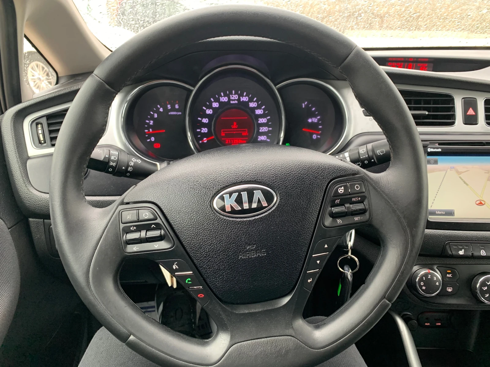 Kia Ceed 1.6D 128  | Mobile.bg   16