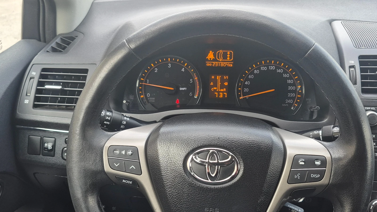 Toyota Avensis 2.0d4d 126 к.с. Германия, снимка 14 - Автомобили и джипове - 53428658