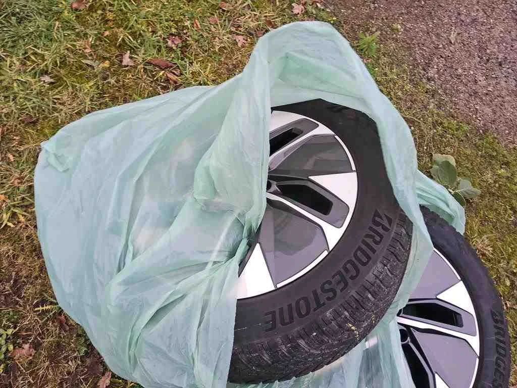 VW ID.4 Pro Performance Pano/Memory/Tow/Camera, снимка 5 - Автомобили и джипове - 54071411