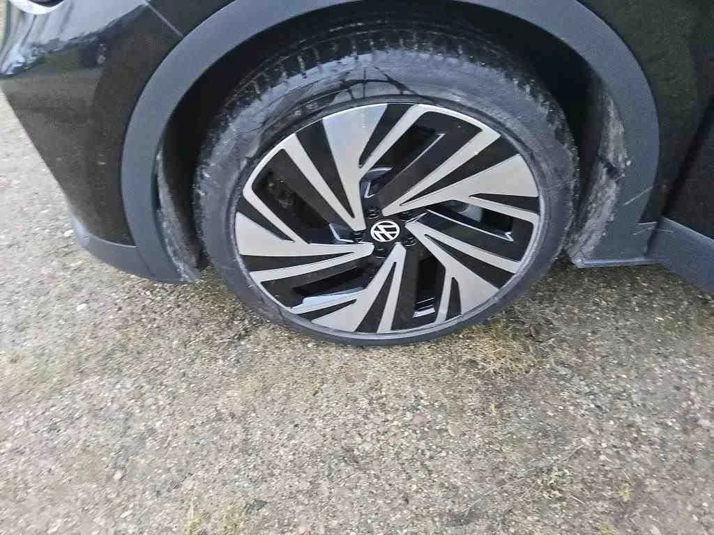 VW ID.4 Pro Performance Pano/Memory/Tow/Camera, снимка 4 - Автомобили и джипове - 54071411