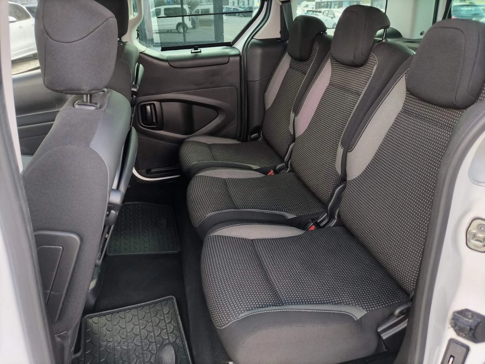 Peugeot Partner 1.6 HDI/120к.с., снимка 13 - Автомобили и джипове - 54149095