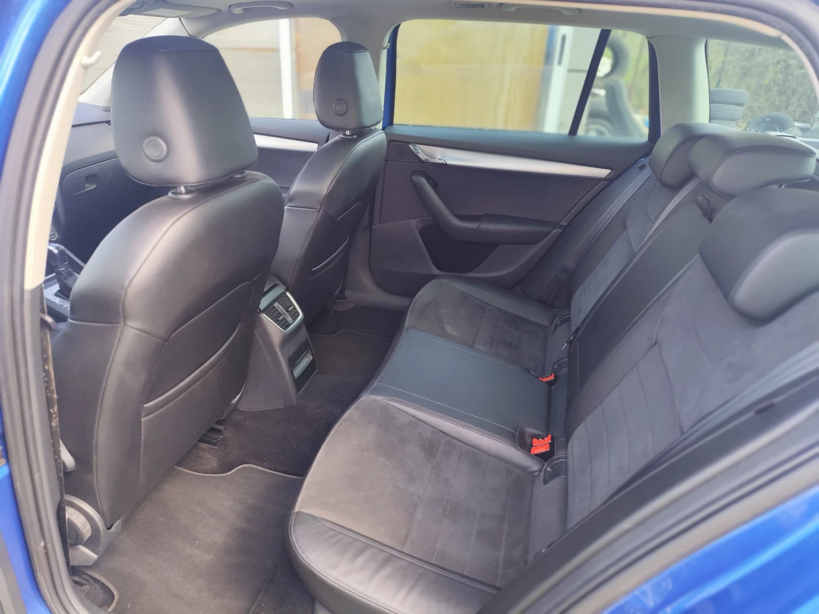 Skoda Octavia 1.6TDI SPORT LINE , снимка 13 - Автомобили и джипове - 54159544