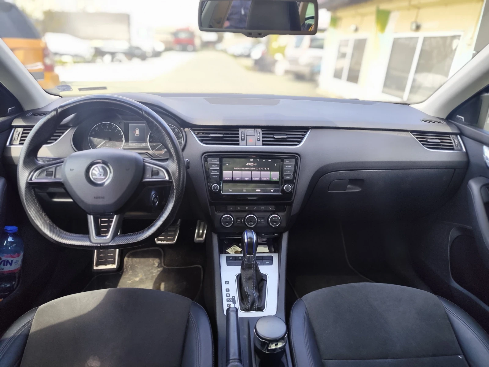 Skoda Octavia 1.6TDI SPORT LINE , снимка 9 - Автомобили и джипове - 54159544