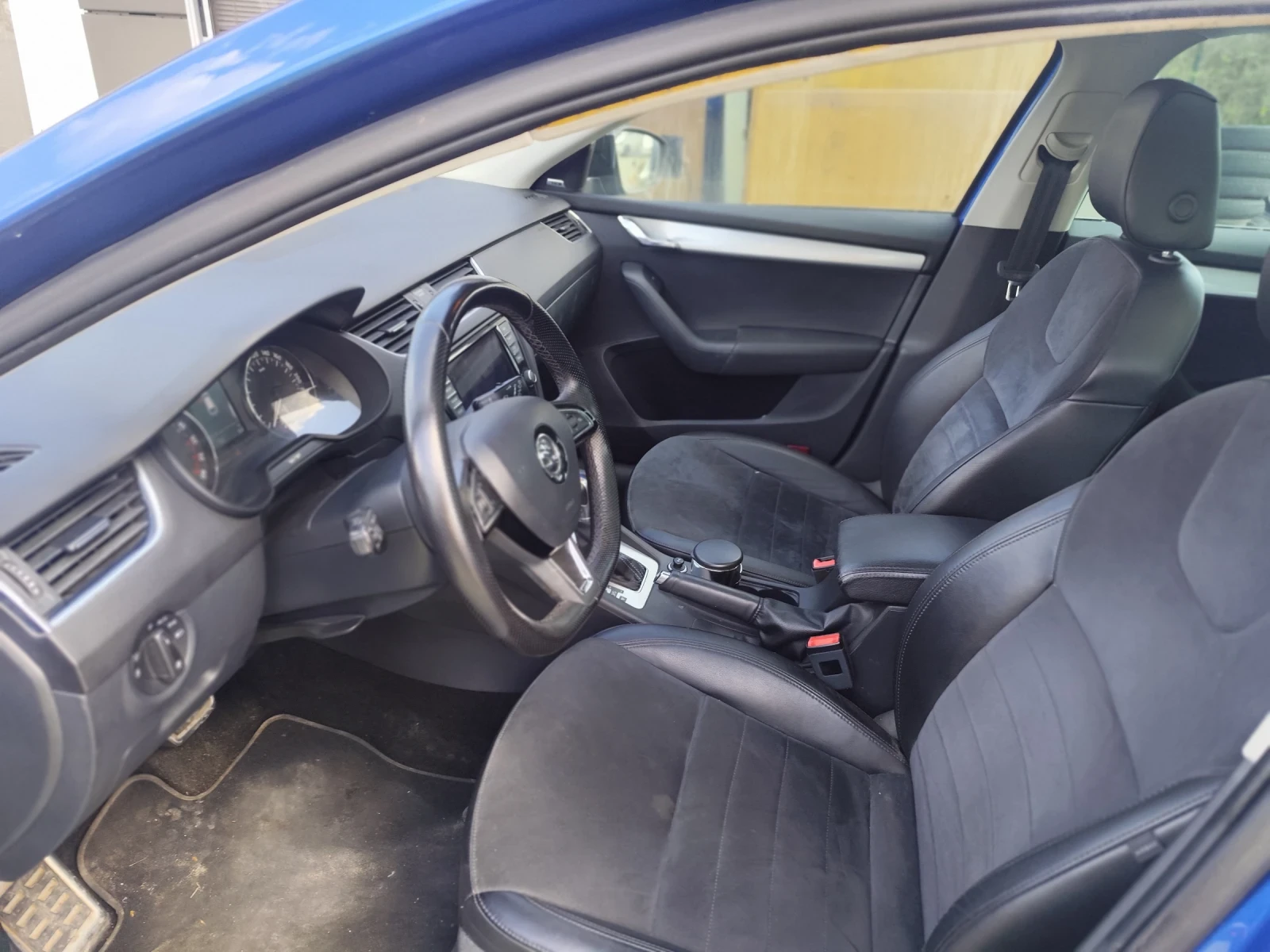 Skoda Octavia 1.6TDI SPORT LINE , снимка 11 - Автомобили и джипове - 54159544