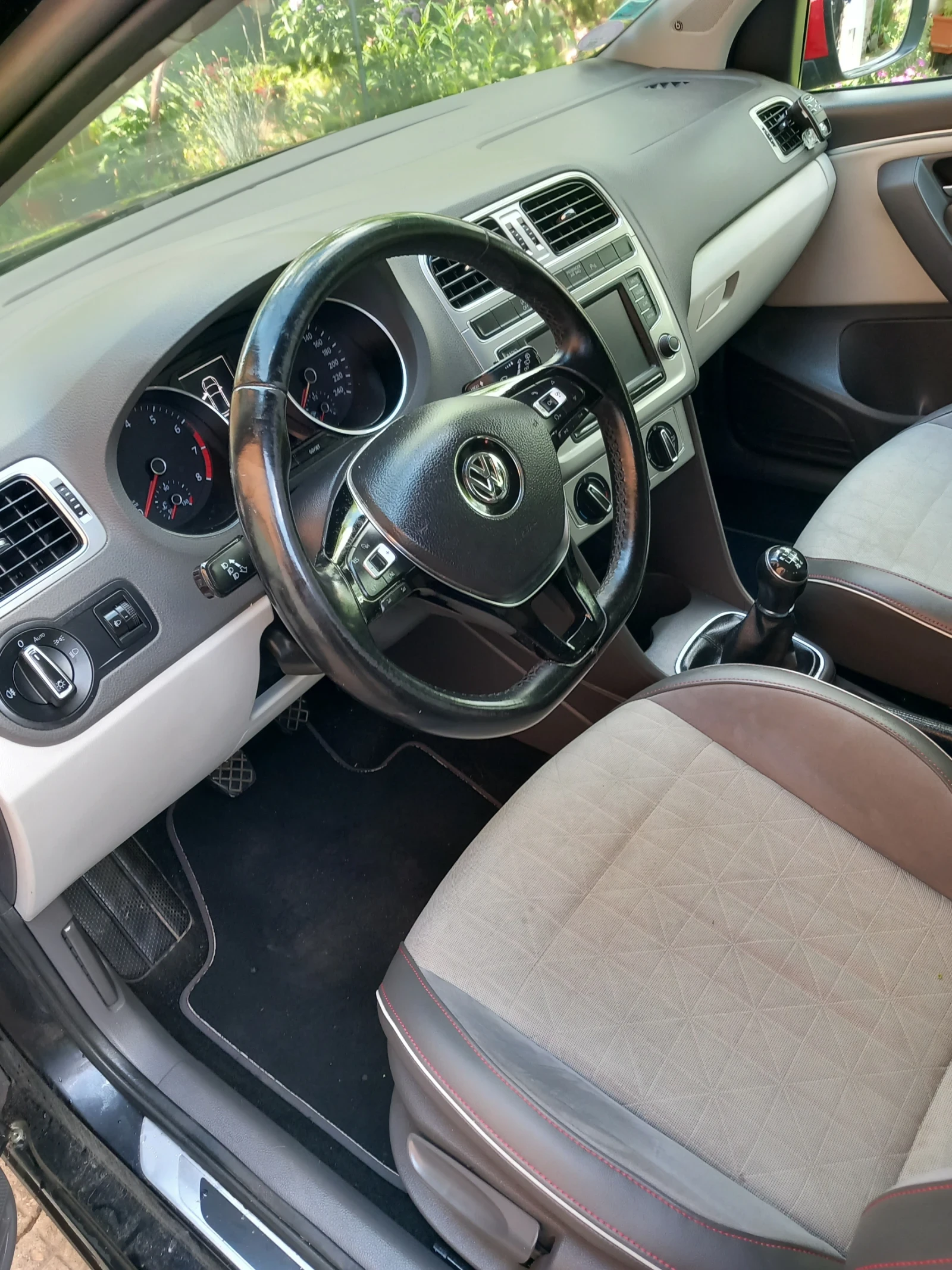 VW Polo 1.2i, снимка 9 - Автомобили и джипове - 54751690