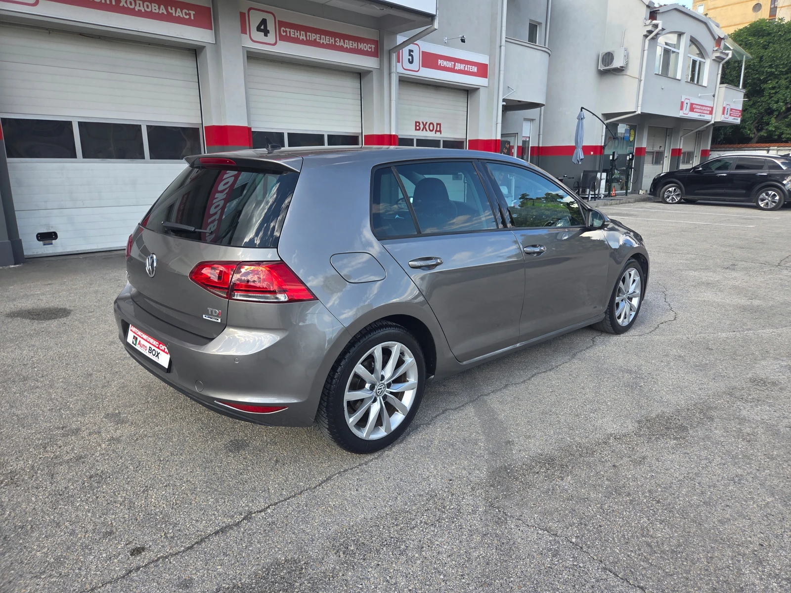 VW Golf VII 1.6 TDI/Highline/Distronic/AT/Navi/Massage, снимка 5 - Автомобили и джипове - 55412496