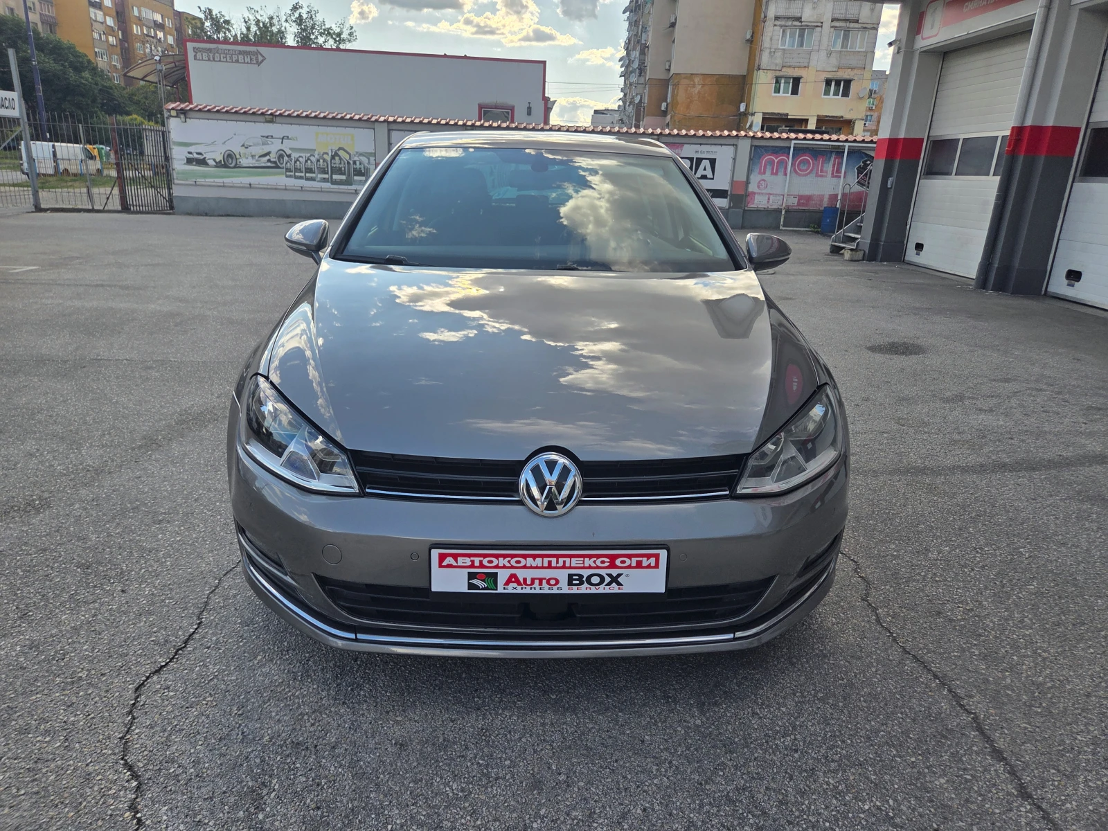 VW Golf VII 1.6 TDI/Highline/Distronic/AT/Navi/Massage, снимка 8 - Автомобили и джипове - 55412496
