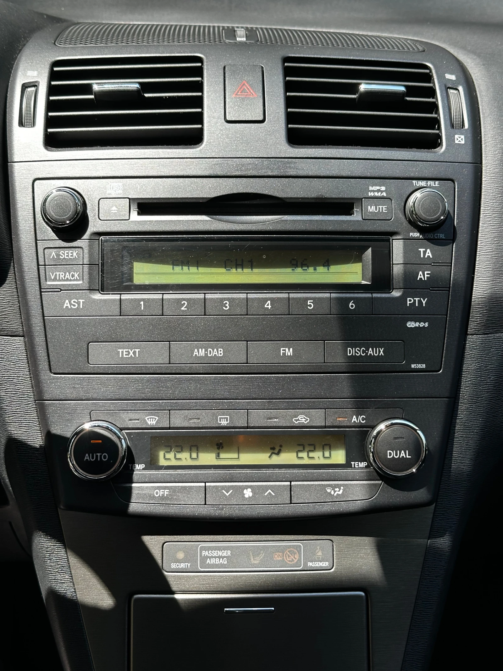 Toyota Avensis, снимка 10 - Автомобили и джипове - 55459737