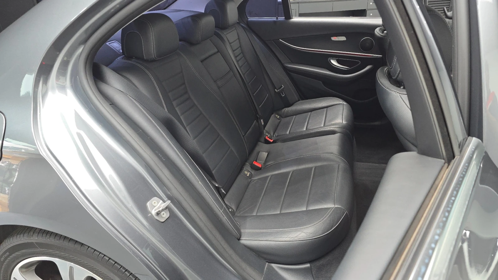 Mercedes-Benz E 300 E300 4MATIC Avantgarde | HUD | 360  камера | , снимка 11 - Автомобили и джипове - 55739567