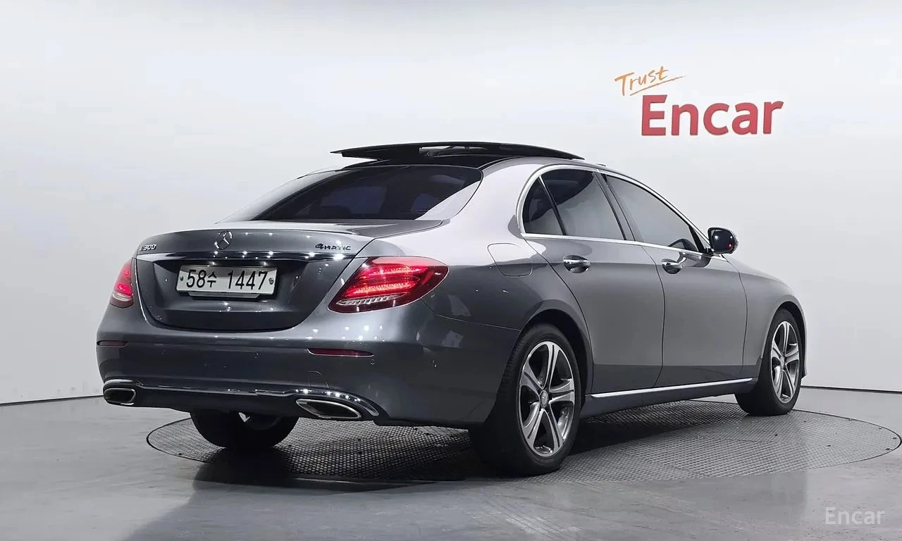 Mercedes-Benz E 300 E300 4MATIC Avantgarde | HUD | 360  камера | , снимка 2 - Автомобили и джипове - 55739567