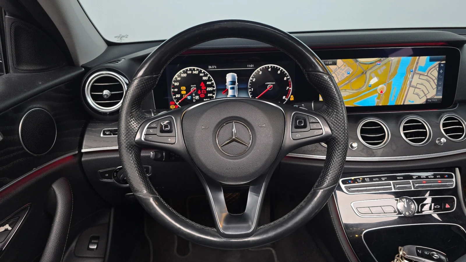 Mercedes-Benz E 300 E300 4MATIC Avantgarde | HUD | 360  камера | , снимка 12 - Автомобили и джипове - 55739567