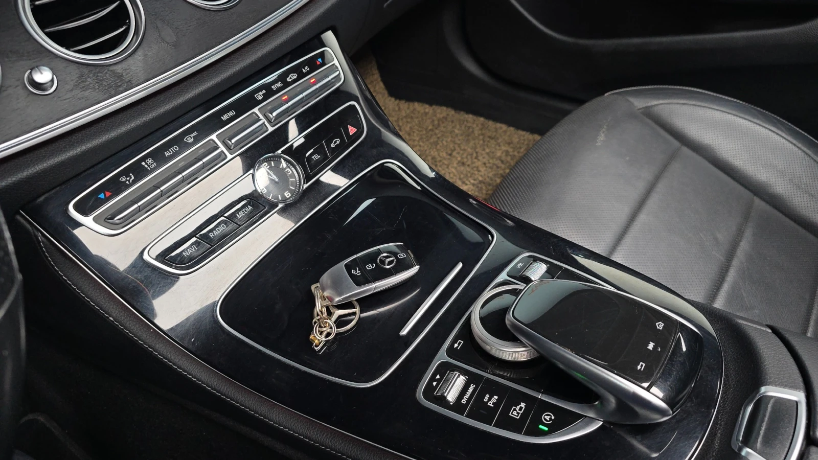 Mercedes-Benz E 300 E300 4MATIC Avantgarde | HUD | 360  камера | , снимка 17 - Автомобили и джипове - 55739567