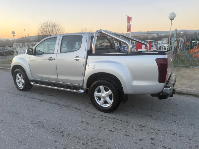 Isuzu D-max 2.5 4х4 AUT. NAVI ШВЕЙЦАРИЯ, снимка 2 - Автомобили и джипове - 52745678