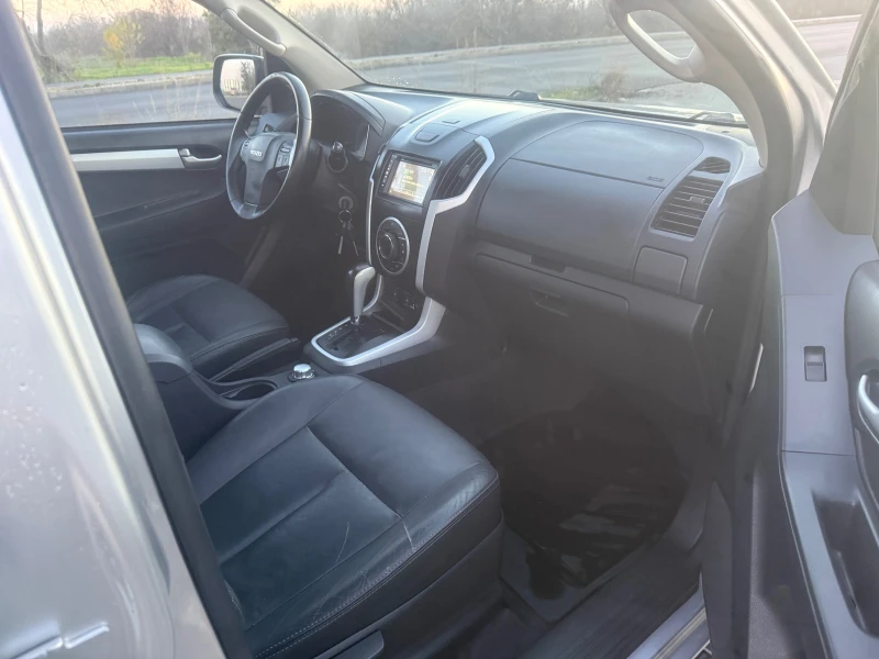 Isuzu D-max 2.5 4х4 AUT. NAVI ШВЕЙЦАРИЯ, снимка 10 - Автомобили и джипове - 52745678