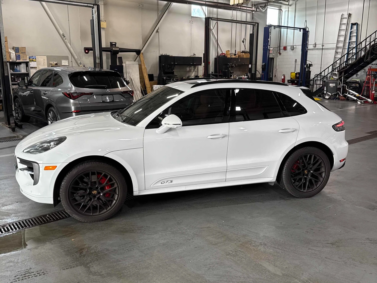 Porsche Macan GTS * ЦЕНА ДО БЪЛГАРИЯ* (CARFAX) - изображение 3