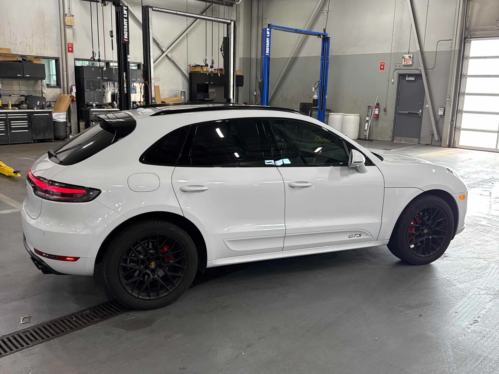 Porsche Macan GTS * ЦЕНА ДО БЪЛГАРИЯ* (CARFAX) - изображение 4