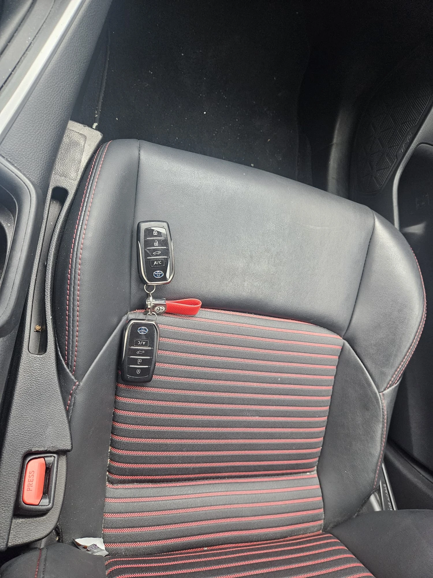 Toyota Rav4 2.5 AWD PLUG IN HYBRID | Mobile.bg   13