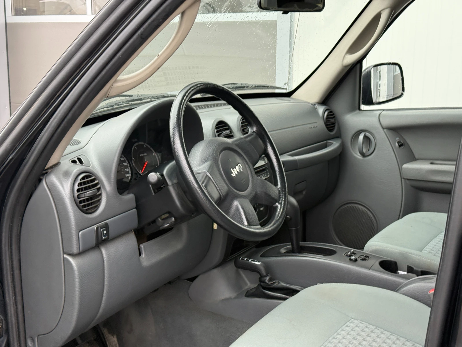 Jeep Cherokee 2.8 crd  - изображение 9