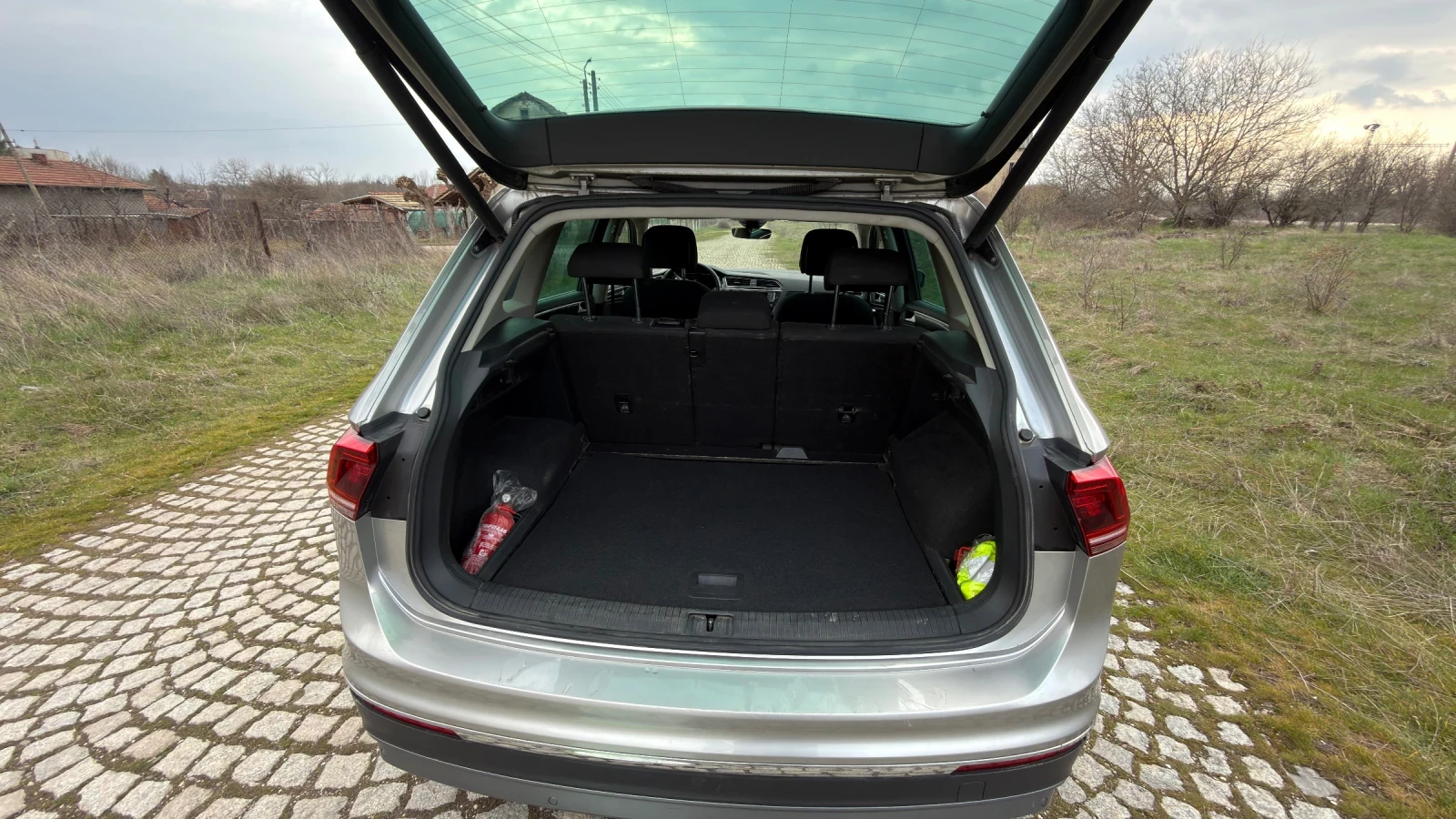 VW Tiguan, снимка 9 - Автомобили и джипове - 53963690