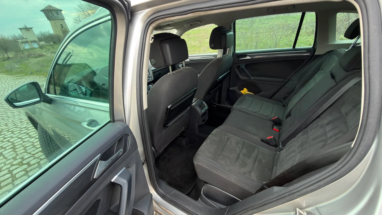 VW Tiguan, снимка 11 - Автомобили и джипове - 53963690