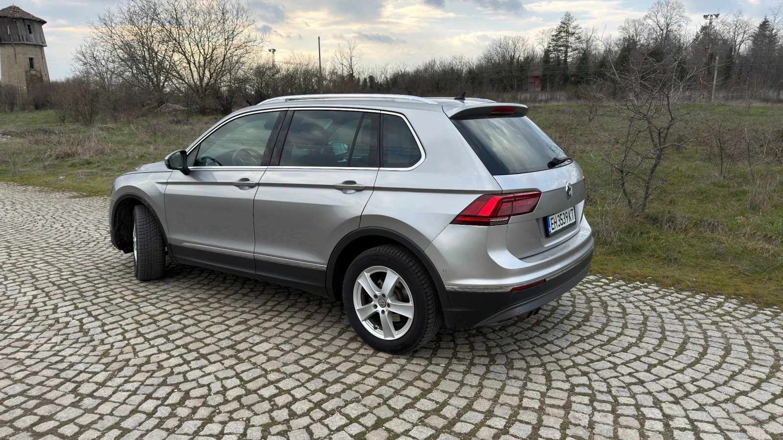 VW Tiguan, снимка 3 - Автомобили и джипове - 53963690