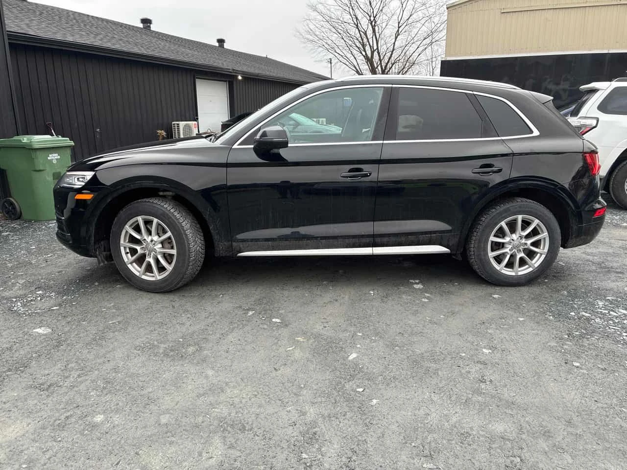 Audi Q5 Komfort/KEYLESS/ПОДГРЕВИ/ЛИЦЕНЗИРАН ПРОДАВАЧ, снимка 3 - Автомобили и джипове - 54084419