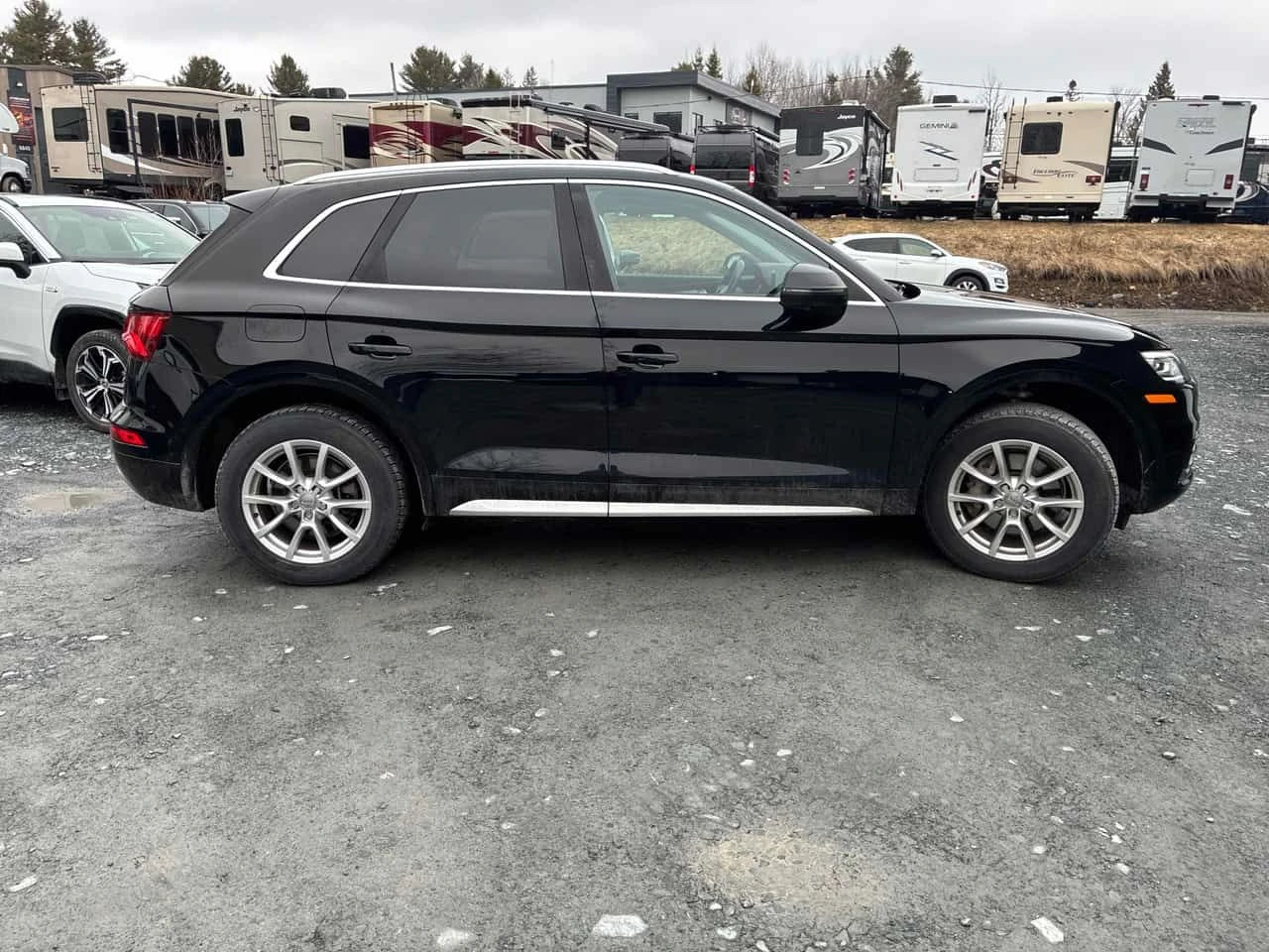 Audi Q5 Komfort/KEYLESS/ПОДГРЕВИ/ЛИЦЕНЗИРАН ПРОДАВАЧ, снимка 4 - Автомобили и джипове - 54084419