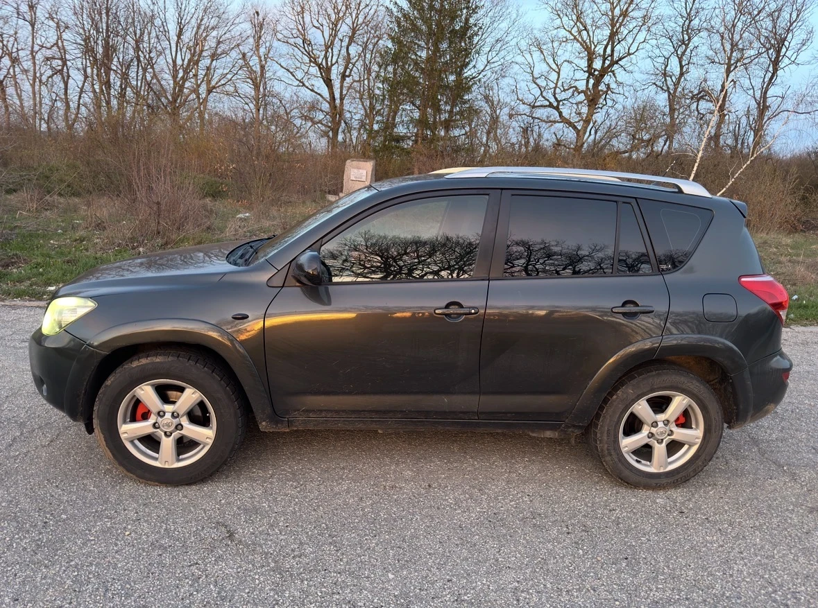 Toyota Rav4 2.2D-CAT, снимка 8 - Автомобили и джипове - 54194903