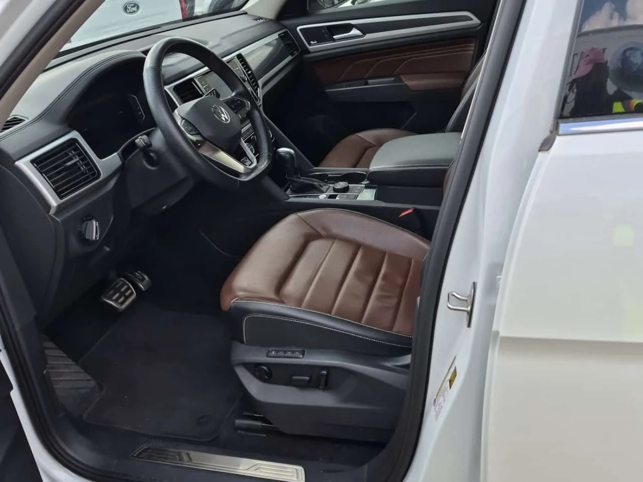 VW Atlas * EXECLINE * CARFAX * Без инциденти * , снимка 8 - Автомобили и джипове - 54519516