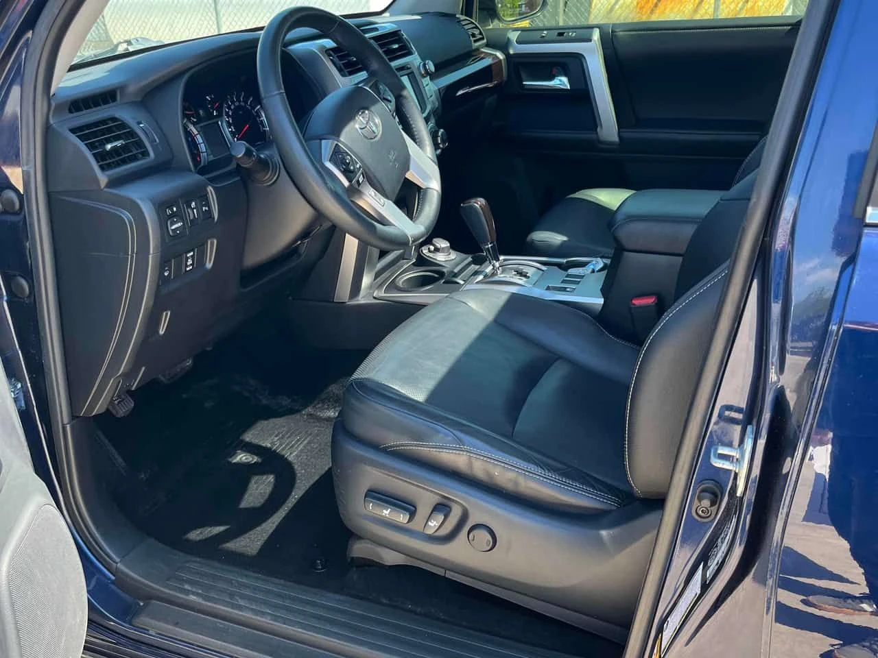 Toyota 4runner * SR5 * CARFAX * БЕЗ ПЪРВОНАЧАЛНА ВНОСКА, снимка 5 - Автомобили и джипове - 54642548