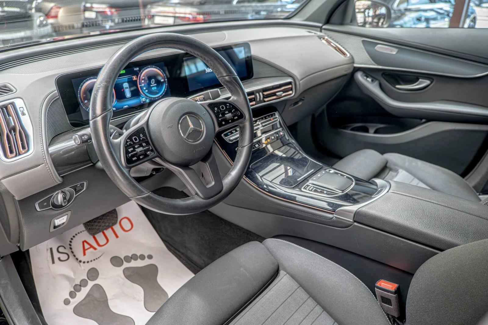 Mercedes-Benz EQC 400/4Matic/MultiBeam/MBUX/Dynamic Select/Подгрев, снимка 7 - Автомобили и джипове - 54831284