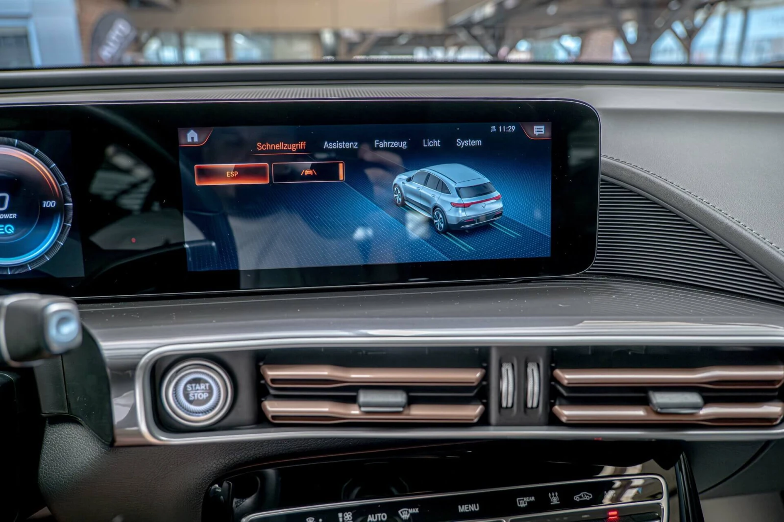 Mercedes-Benz EQC 400/4Matic/MultiBeam/MBUX/Dynamic Select/Подгрев, снимка 11 - Автомобили и джипове - 54831284