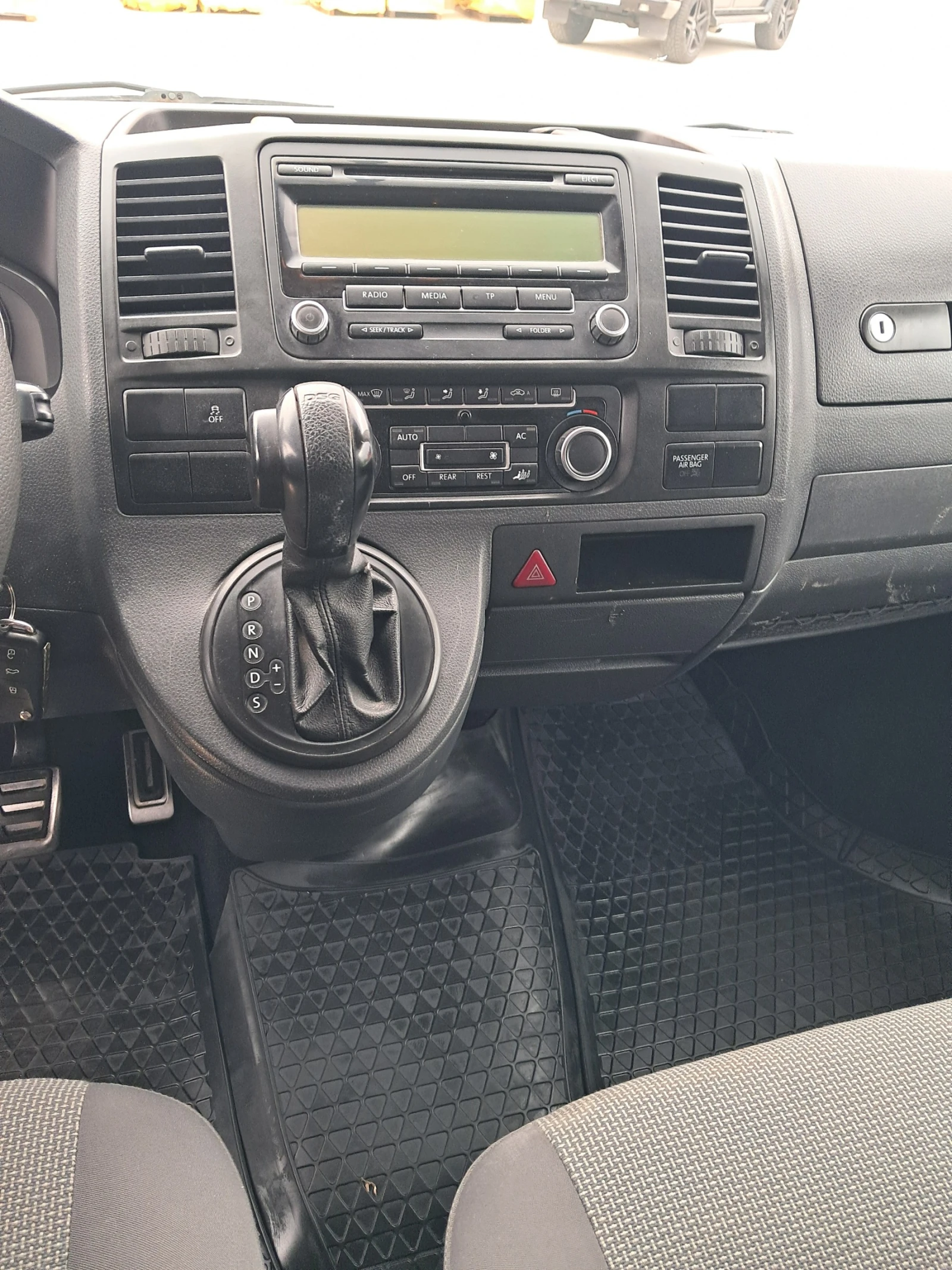 VW Caravelle 2.0TDI* Auto* DSG* 8+ 1 - изображение 9