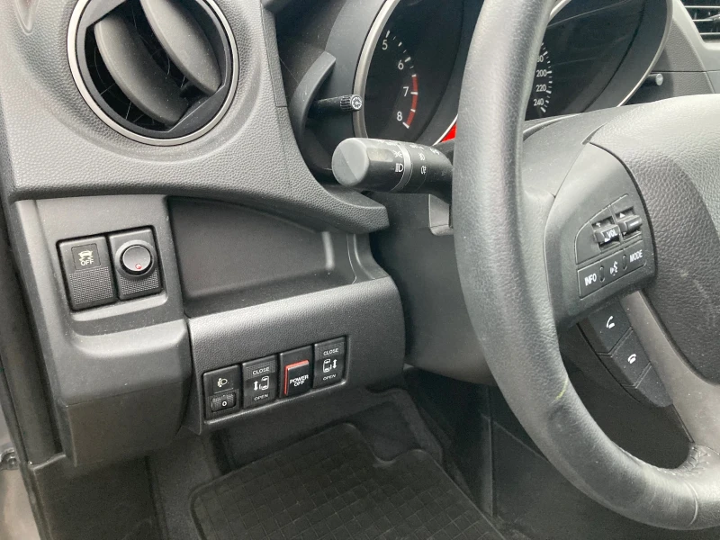 Mazda 5 2.0Automat, снимка 14 - Автомобили и джипове - 53314299