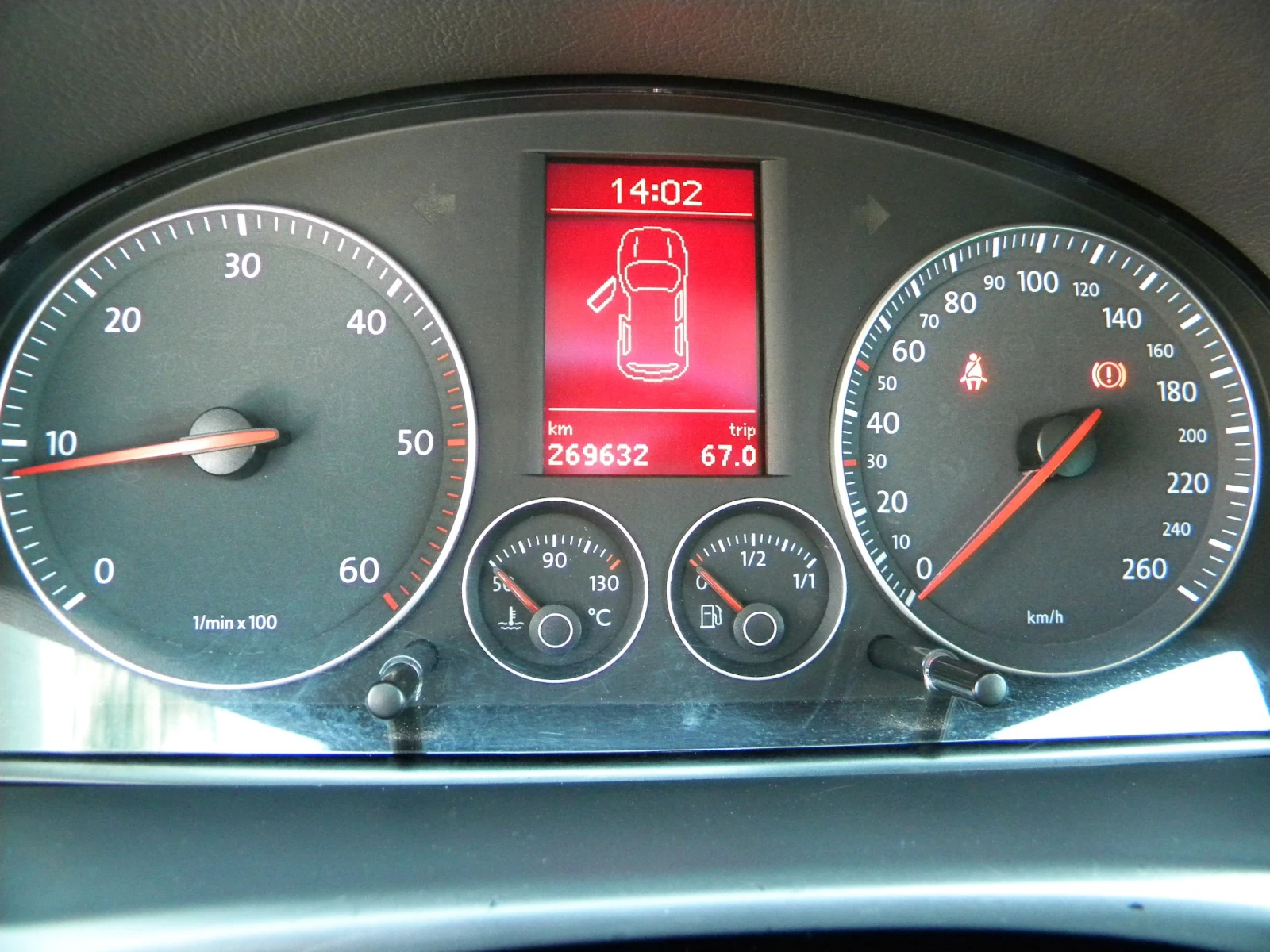 VW Touran 2.0TDI-6ck* 7места* EURO4, снимка 8 - Автомобили и джипове - 53737555