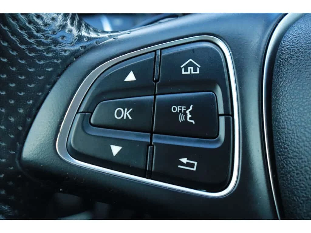 Mercedes-Benz C 300 * 4MATIC Sedan / WELL MAINTAINED / NO ACCIDENT * C, снимка 11 - Автомобили и джипове - 53801586